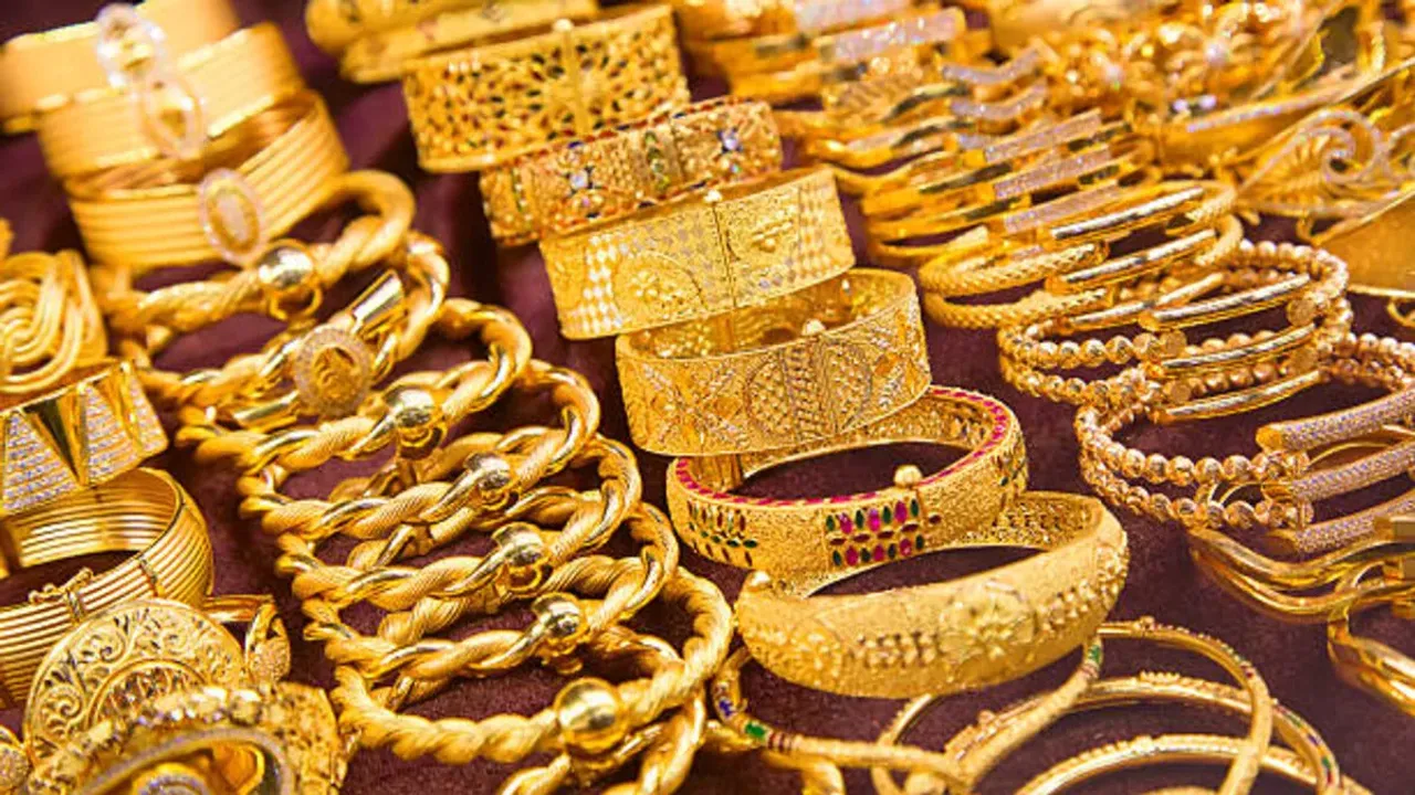 Gold Rate: గుడ్ న్యూస్...పండుగ ముందు తగ్గుతున్న బంగారం ధరలు