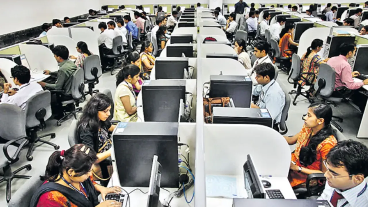 IT Jobs :ఐటీ ఉద్యోగులకు, ఫ్రెషర్స్ కు షాక్.. ఈ ఏడాది రిక్రూట్మెంట్లు లేనట్లే?