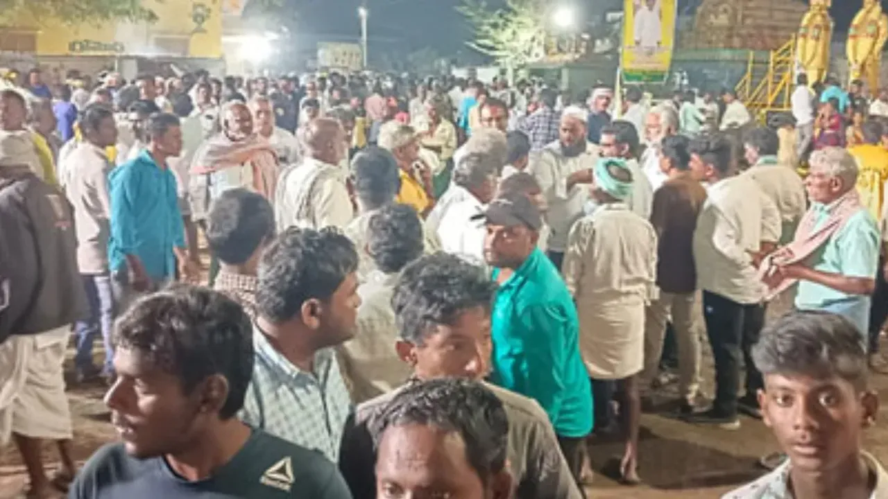 Attack on TDP meeting: పల్నాడులో ఉద్రిక్తత.. టీడీపీ సభపై రాళ్లతో దాడి