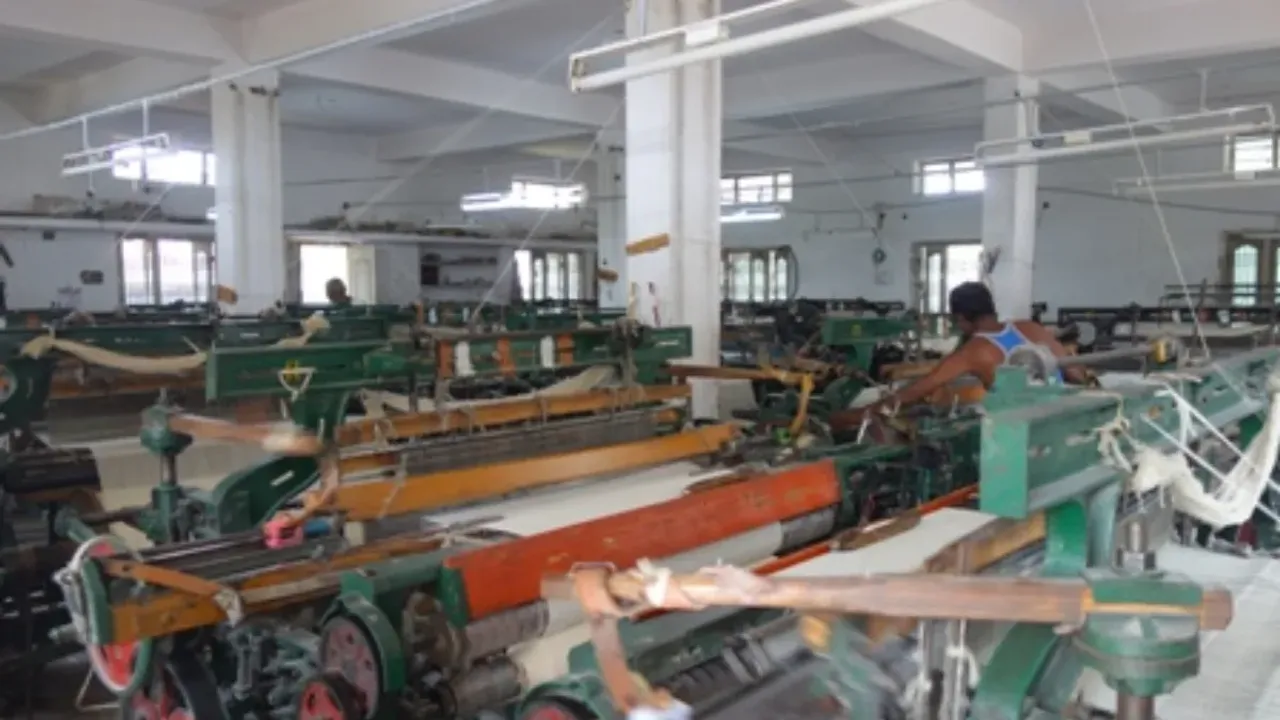 Sirisilla Polyester Textile Industry : సిరిసిల్ల పాలిస్టర్ పరిశ్రమ బంద్..కారణం ఏంటంటే?