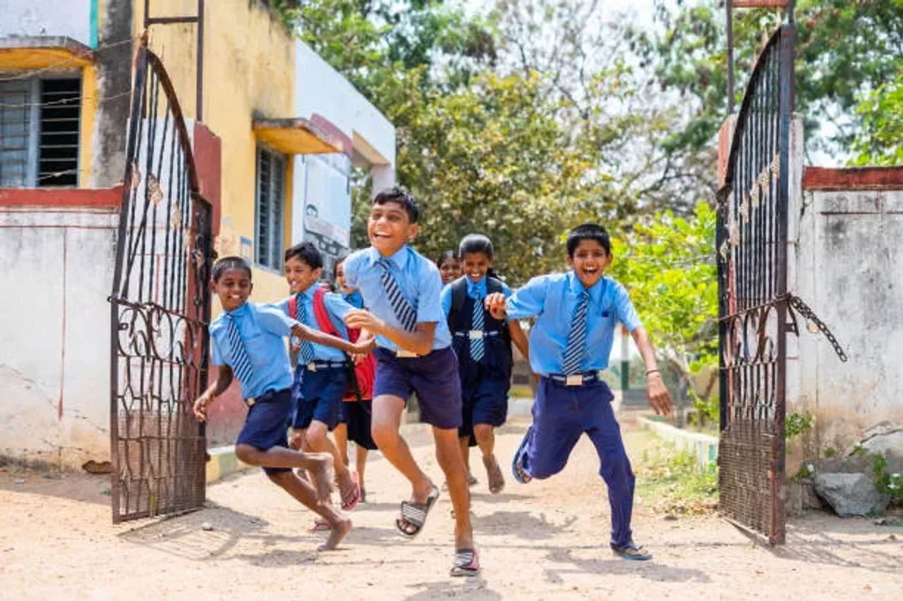 Half Day Schools:  ఏపీ, తెలంగాణాలో ఒంటిపూట బడులు !