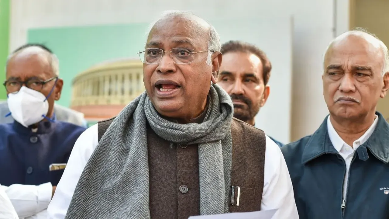 Mallikarjun Kharge Congress: నామినేషన్ వెయ్యకుండా ఆపుతున్నారు.. ఖర్గే సంచలన వ్యాఖ్యలు