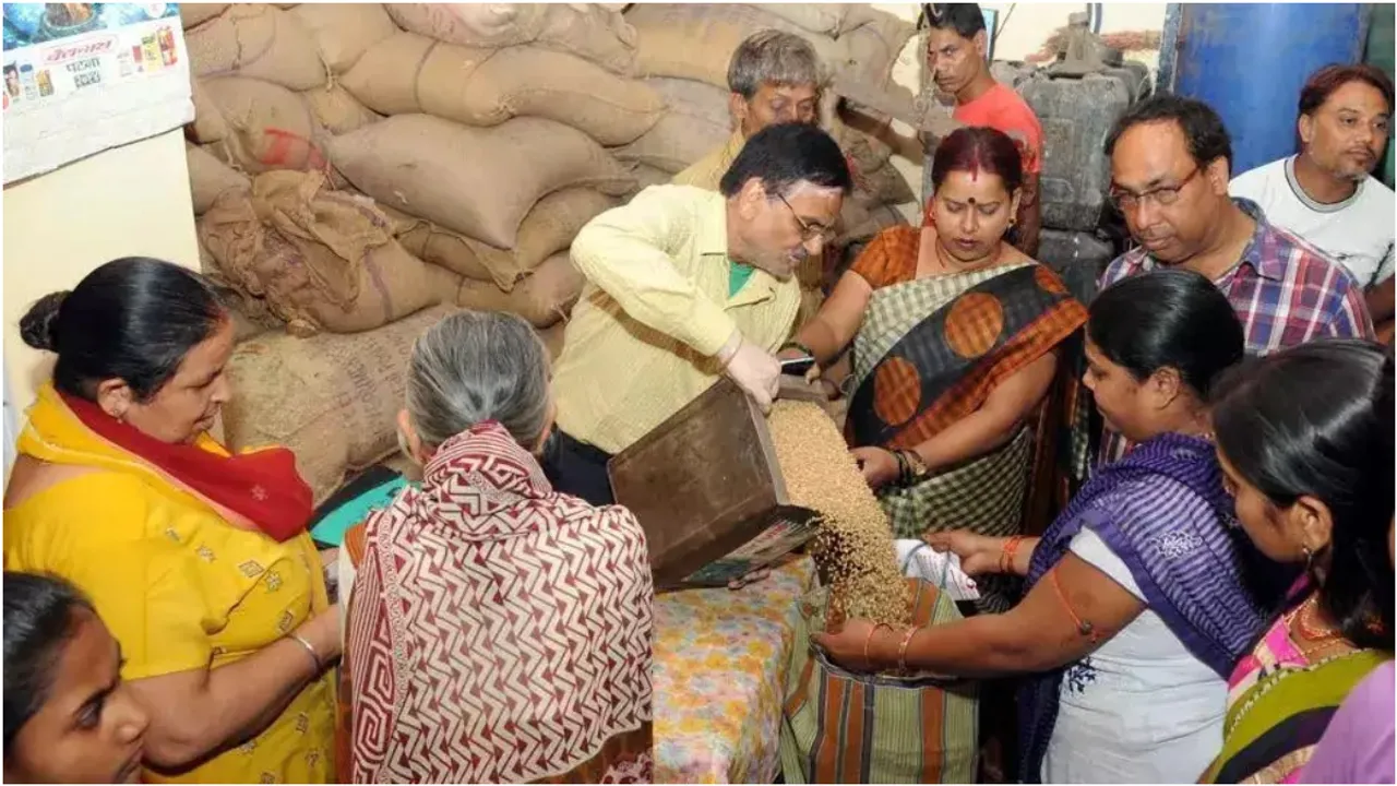 Ration shop: రేషన్ కార్డు దారులకు మోదీ శుభవార్త.. అందుబాటులోకి మరిన్ని సరుకులు!