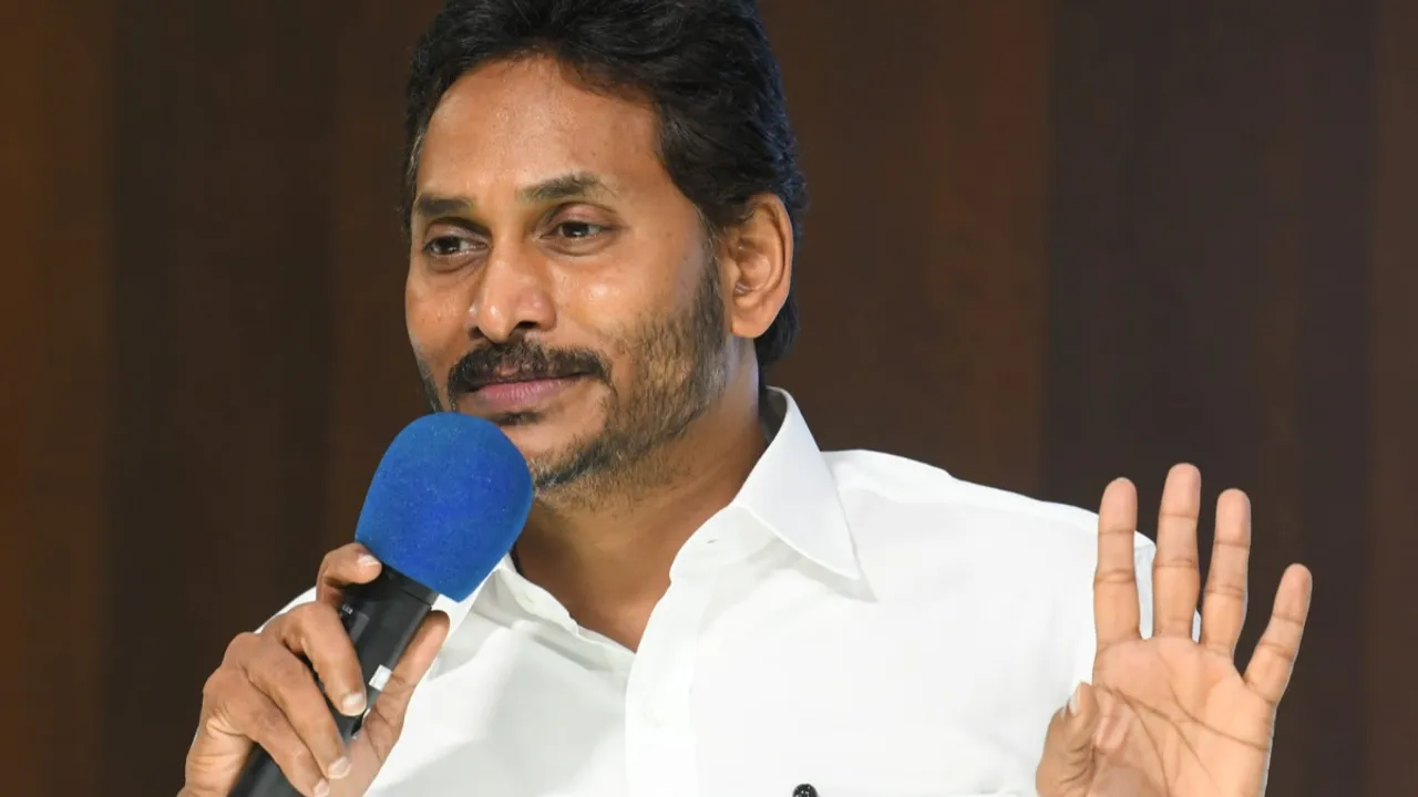 Andhra Pradesh: కడపలో క్యాంపు రాజకీయాలు..నేతలను కాపాడుకునేందుకు వైసీపీ పాట్లు