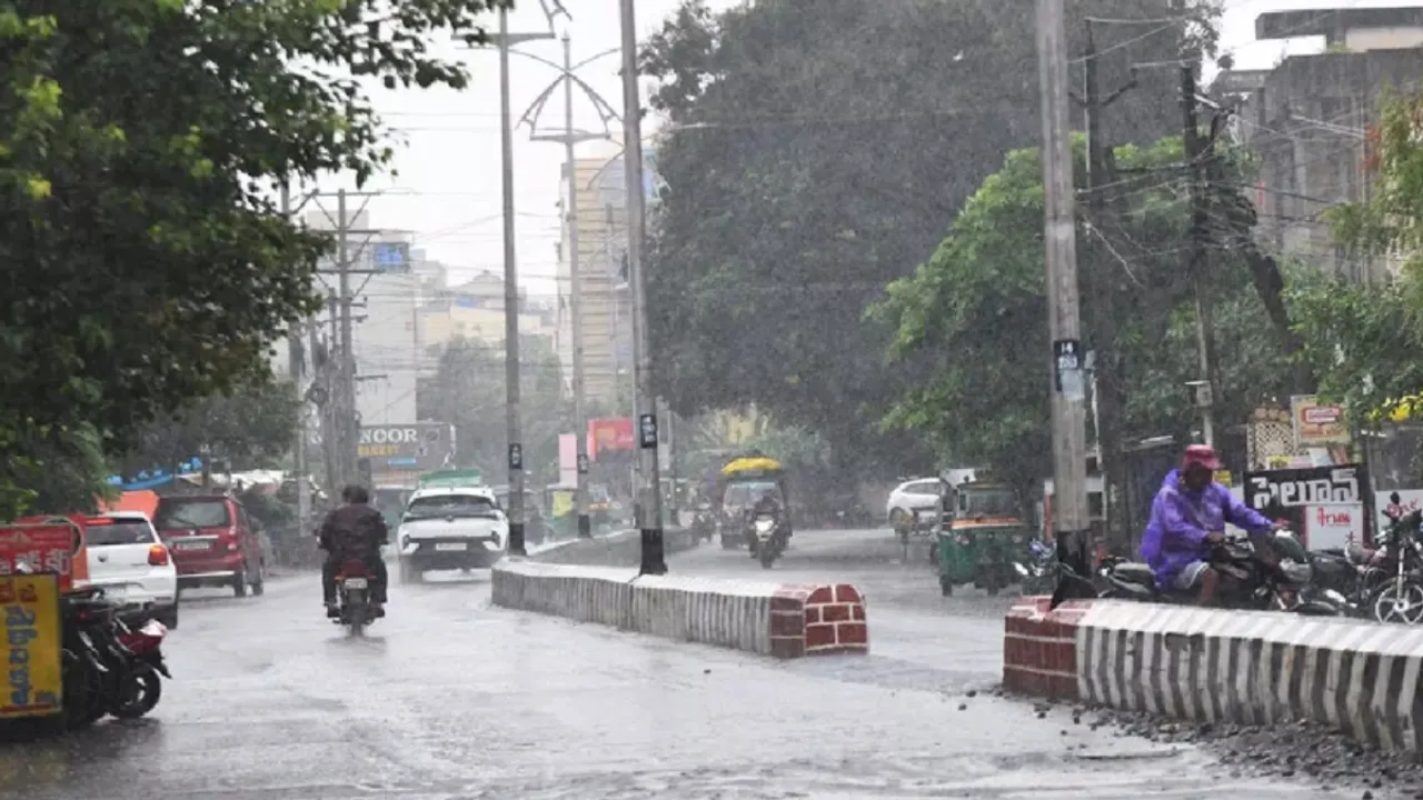 Heavy Rains: తెలుగు రాష్ట్రాలకు అతి భారీ వర్ష సూచన..మరో నాలుగు రోజులు!