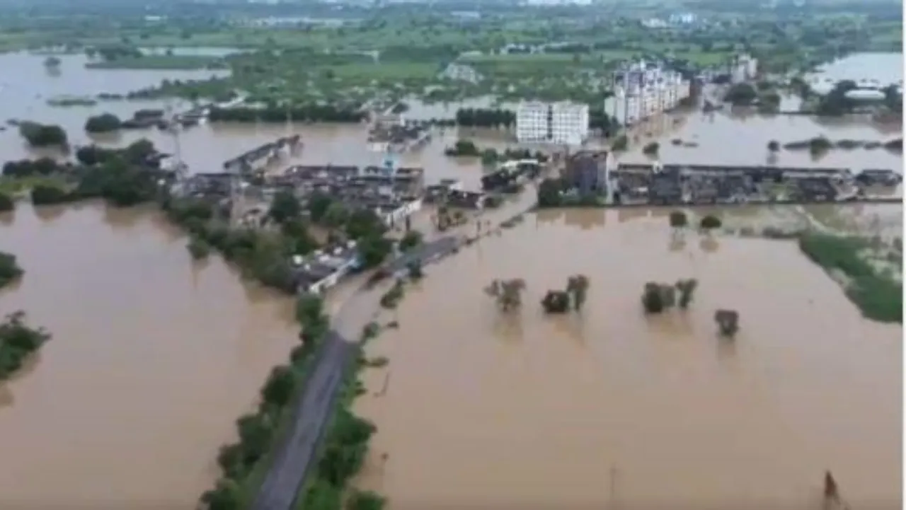 Floods: ధ్వంసమైన ఇళ్లు.. నలిగిన బతుకులు.. 49 మందిని ముంచేసిన వరదలు..!