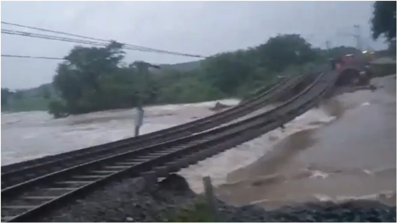 Trains Cancelled: తెగిపోయిన రైల్వేలైన్.. తెలంగాణ, ఏపీ మధ్య ఆ రైళ్లన్నీ రద్దు!