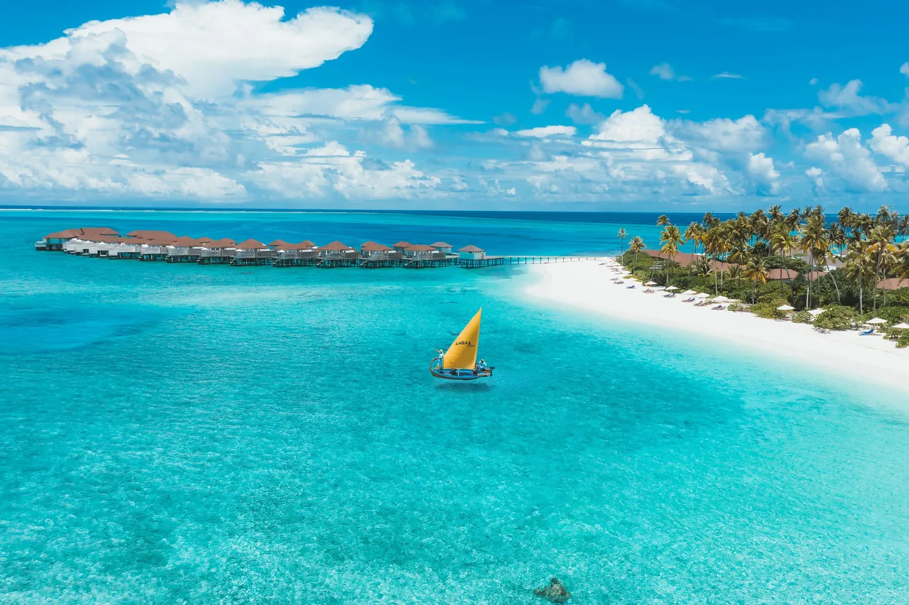 Avani+ Fares Maldives Debuts Sunset Cocktail Service Aboard a Traditional Maldivian Boat