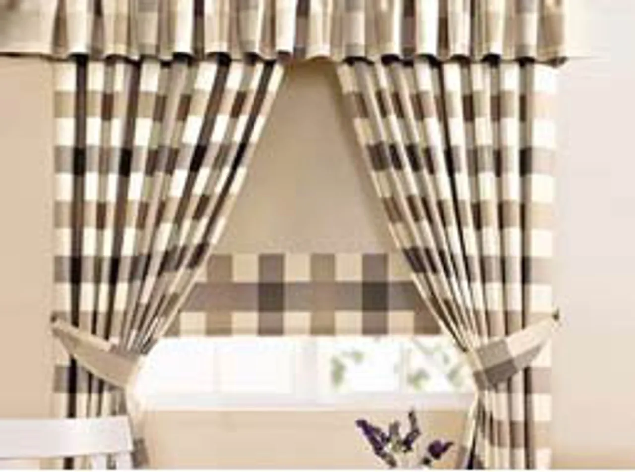 decorate your kitchen with curtains