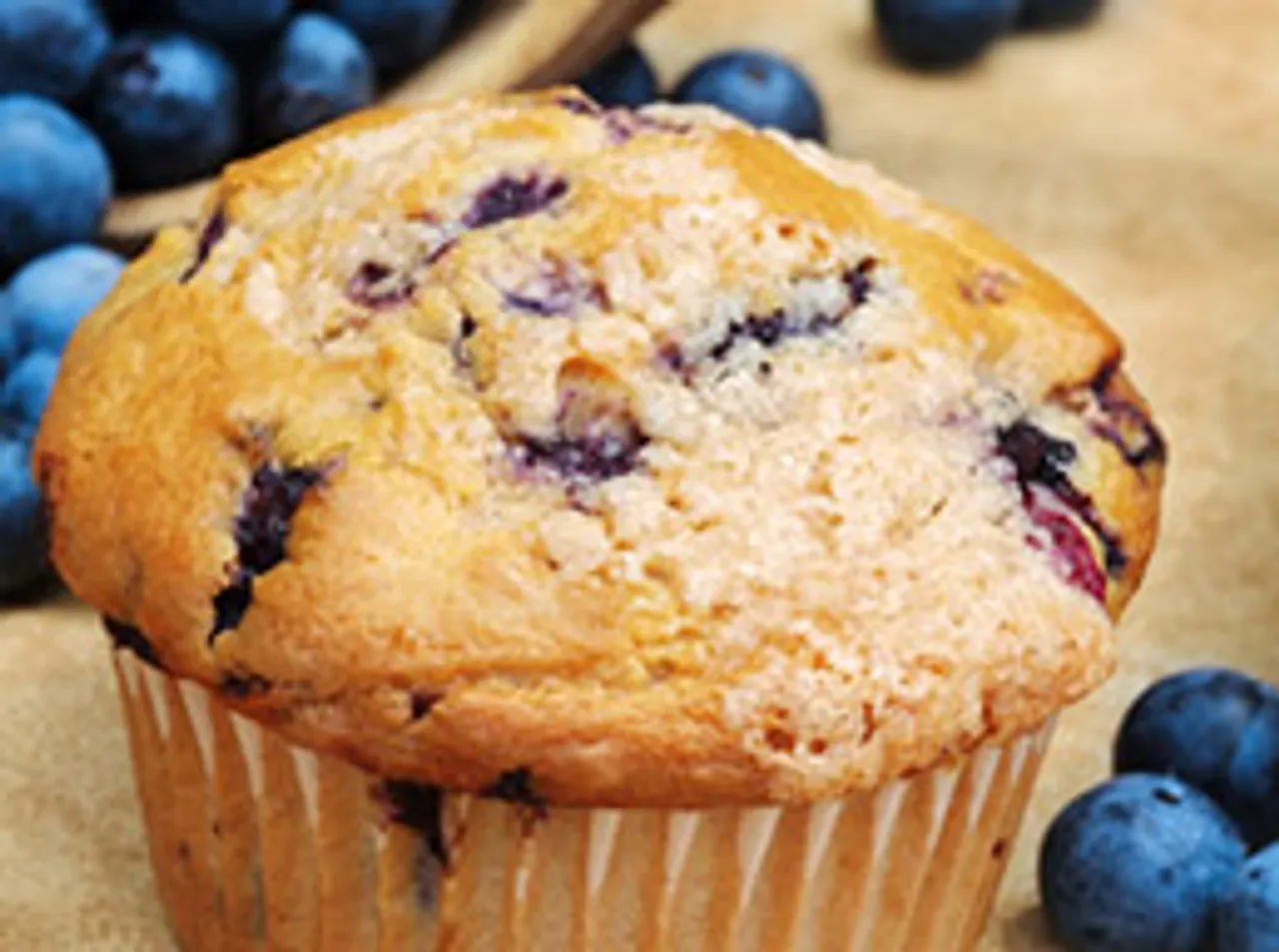 why do blueberries in muffins turn green after bak