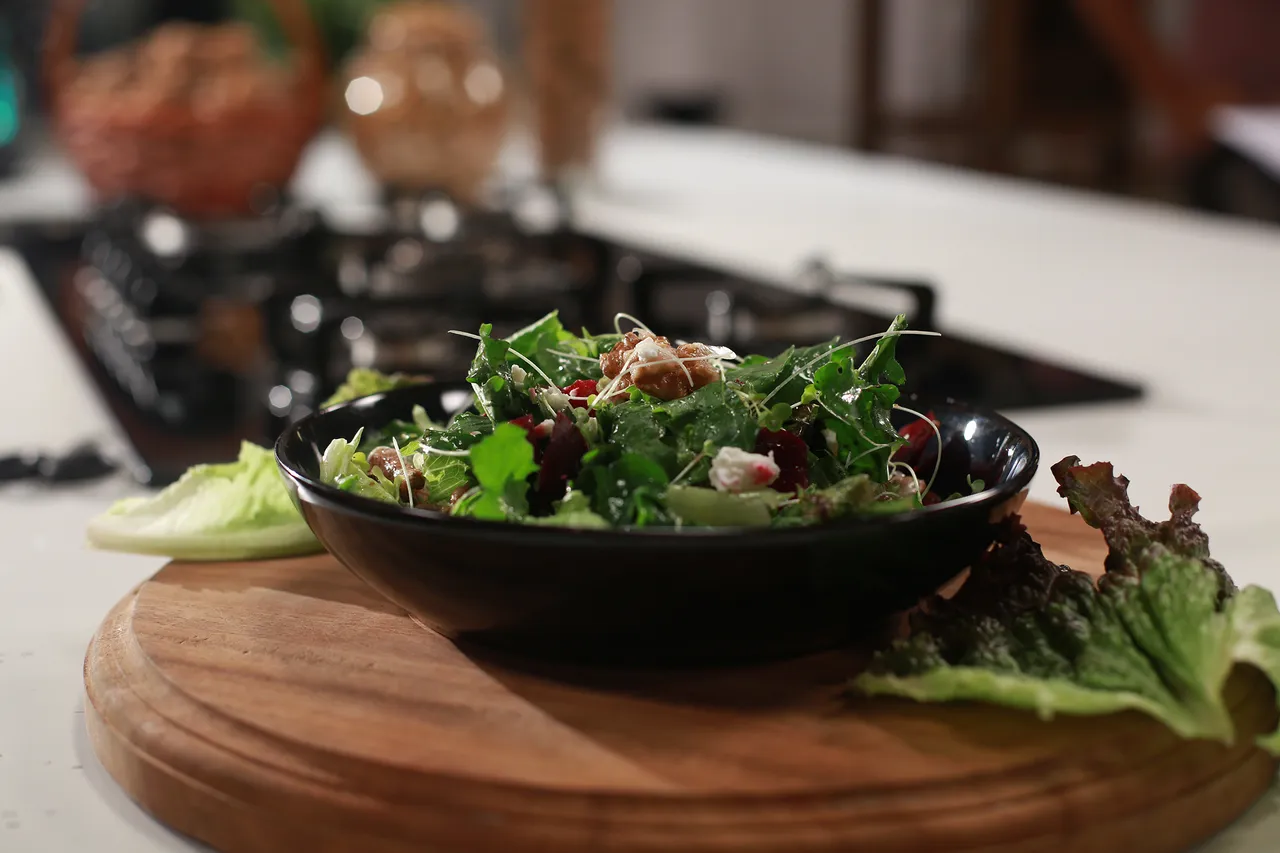 Beetroot Walnut Salad - California Walnuts
