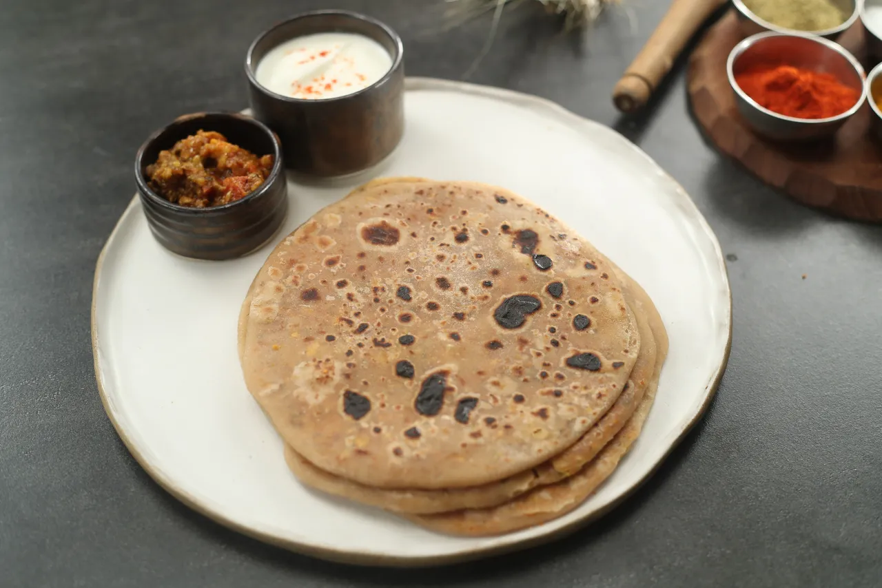 Marwadi Pyaz Besan Ka Parantha - YT