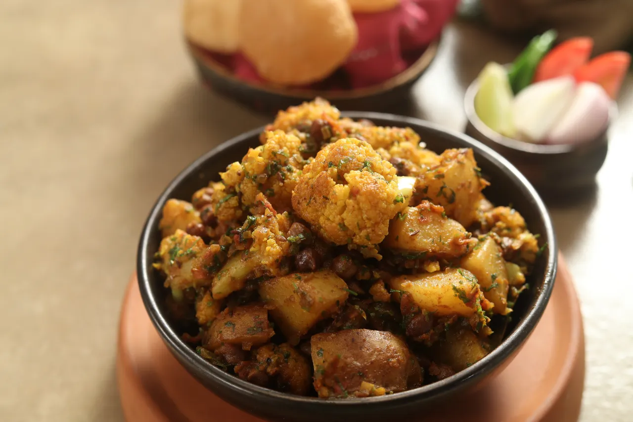 Aloo Gobhi Chana 1 - YT.JPG