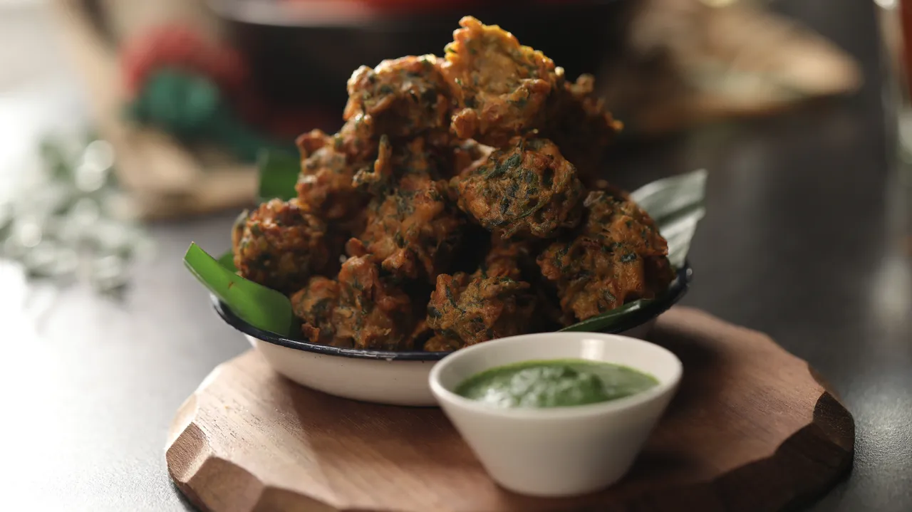 Methi Pyaz Ke Pakode 1