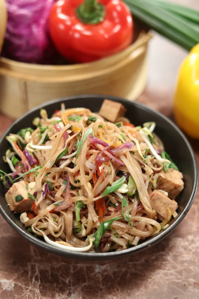 Vegetable Pad Thai Noodles 1 - YT