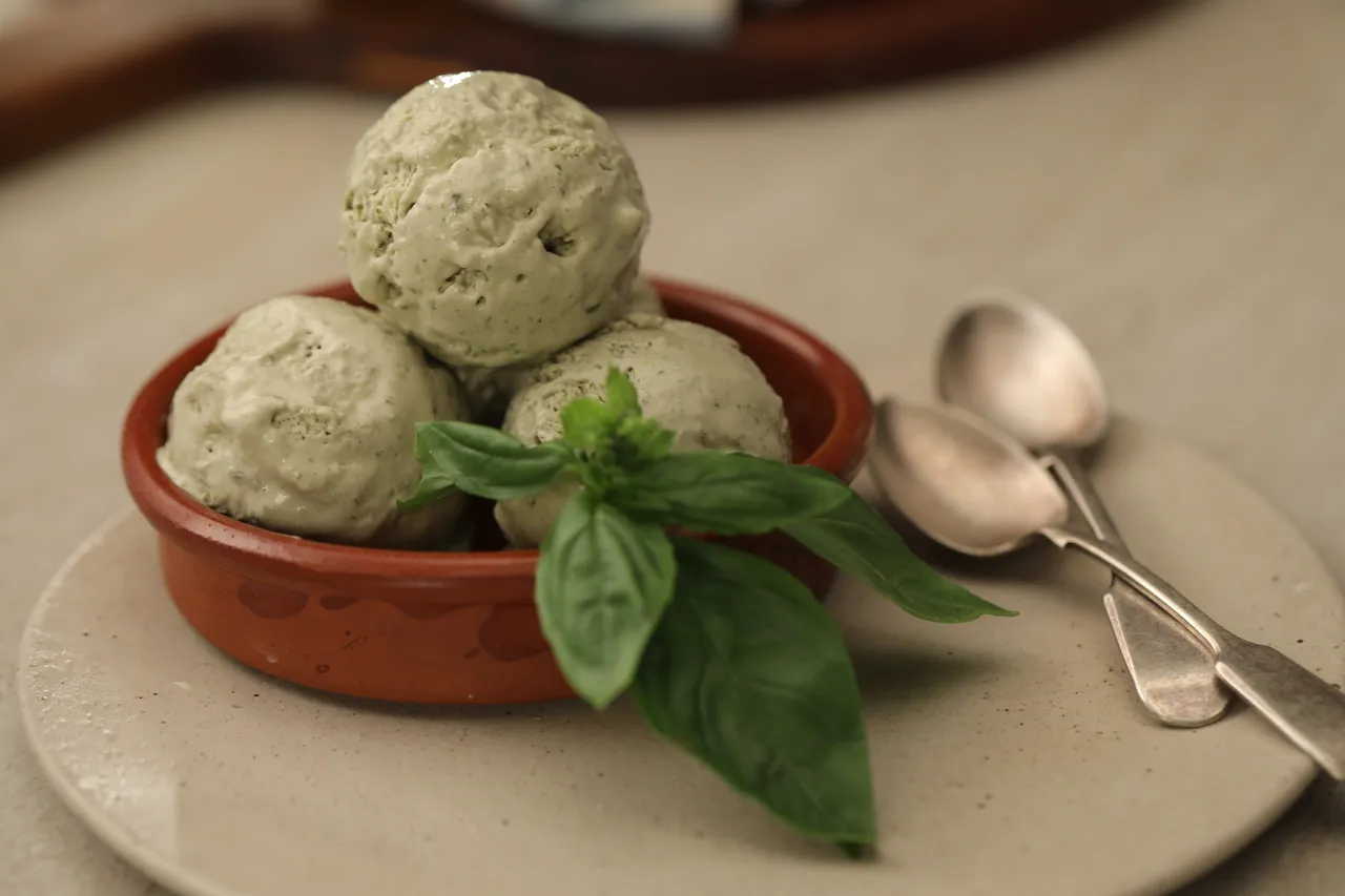 Basil Ice Cream 3