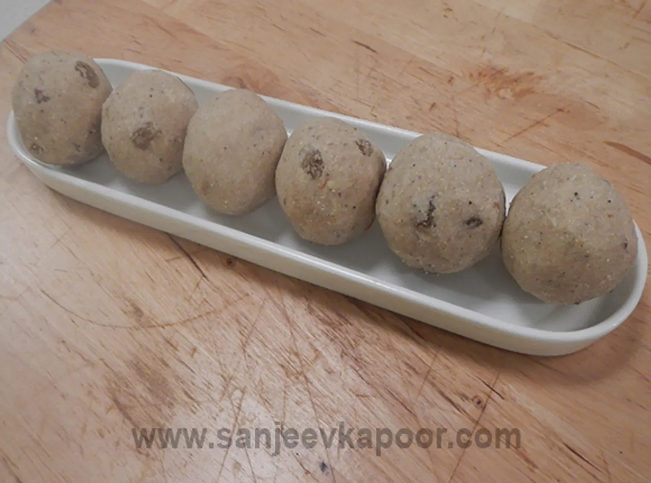 Wheat and Semolina Laddoos