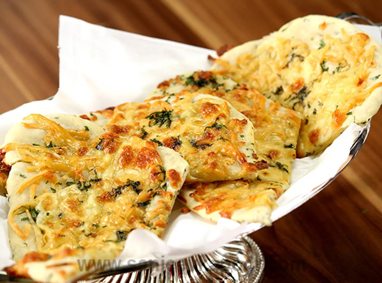 Cheesy Garlic Naan