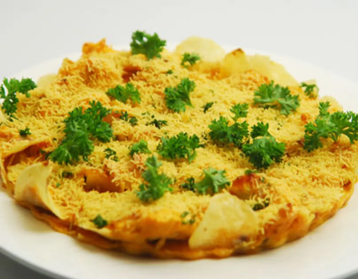 Potato Chips and Sev Omelette