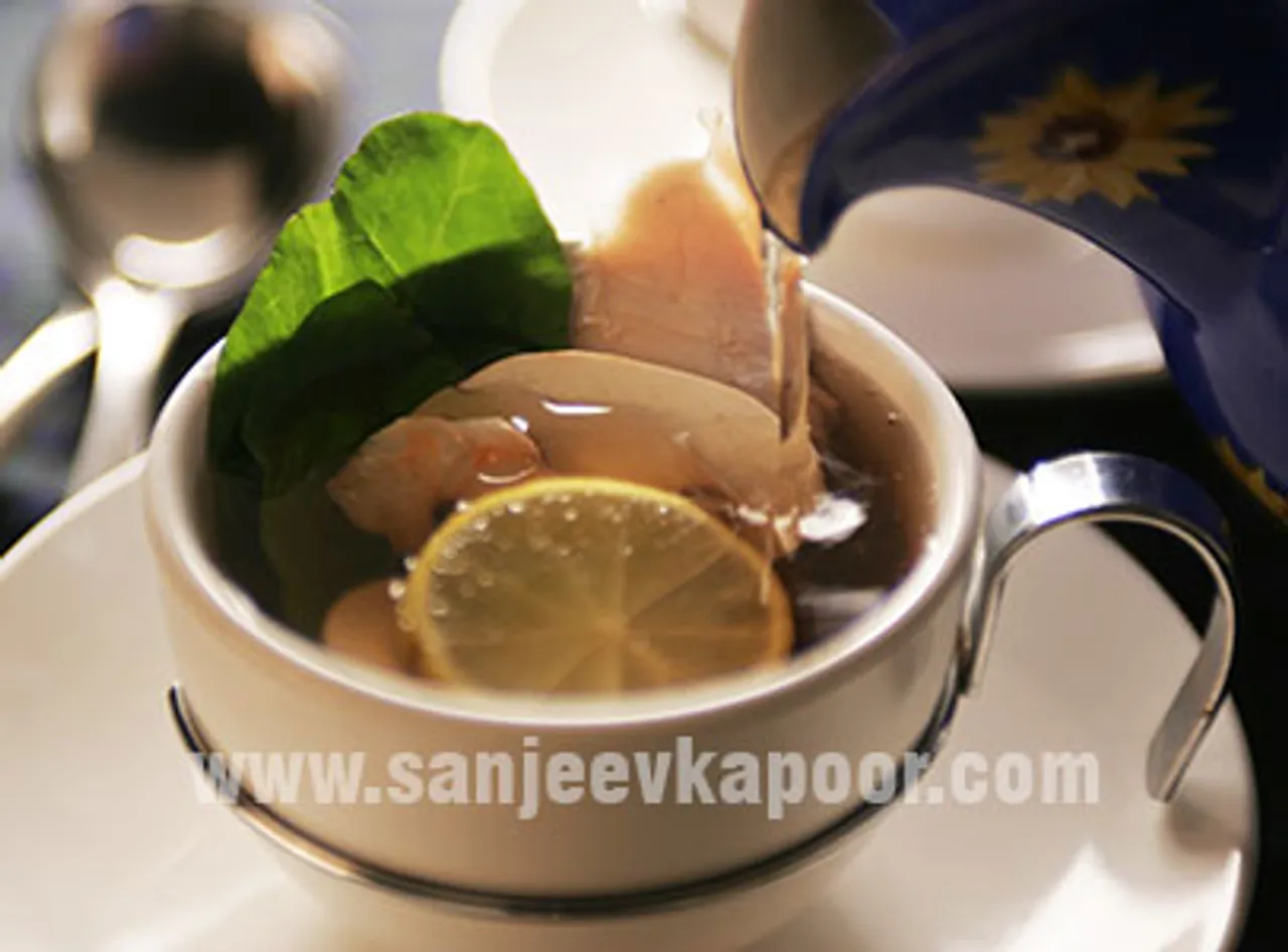 Tea Pot Soup With Oriental Vegetables