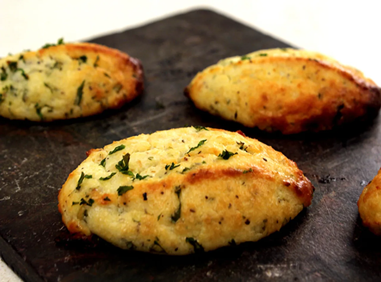 Gebna Makleyah (Egyptian Oven-Fried Cheese)