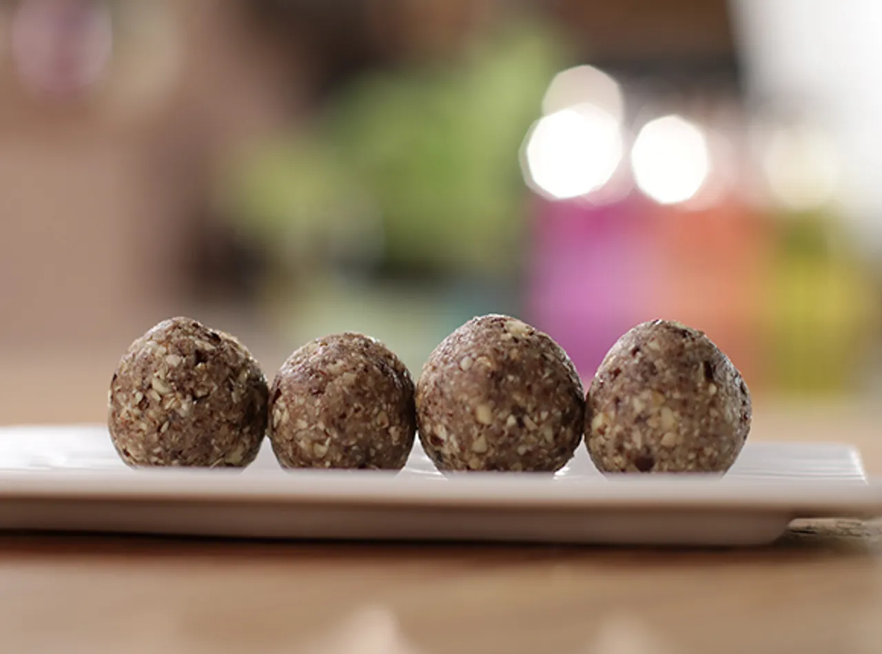 Walnut Oatmeal Laddoos - SK Khazana