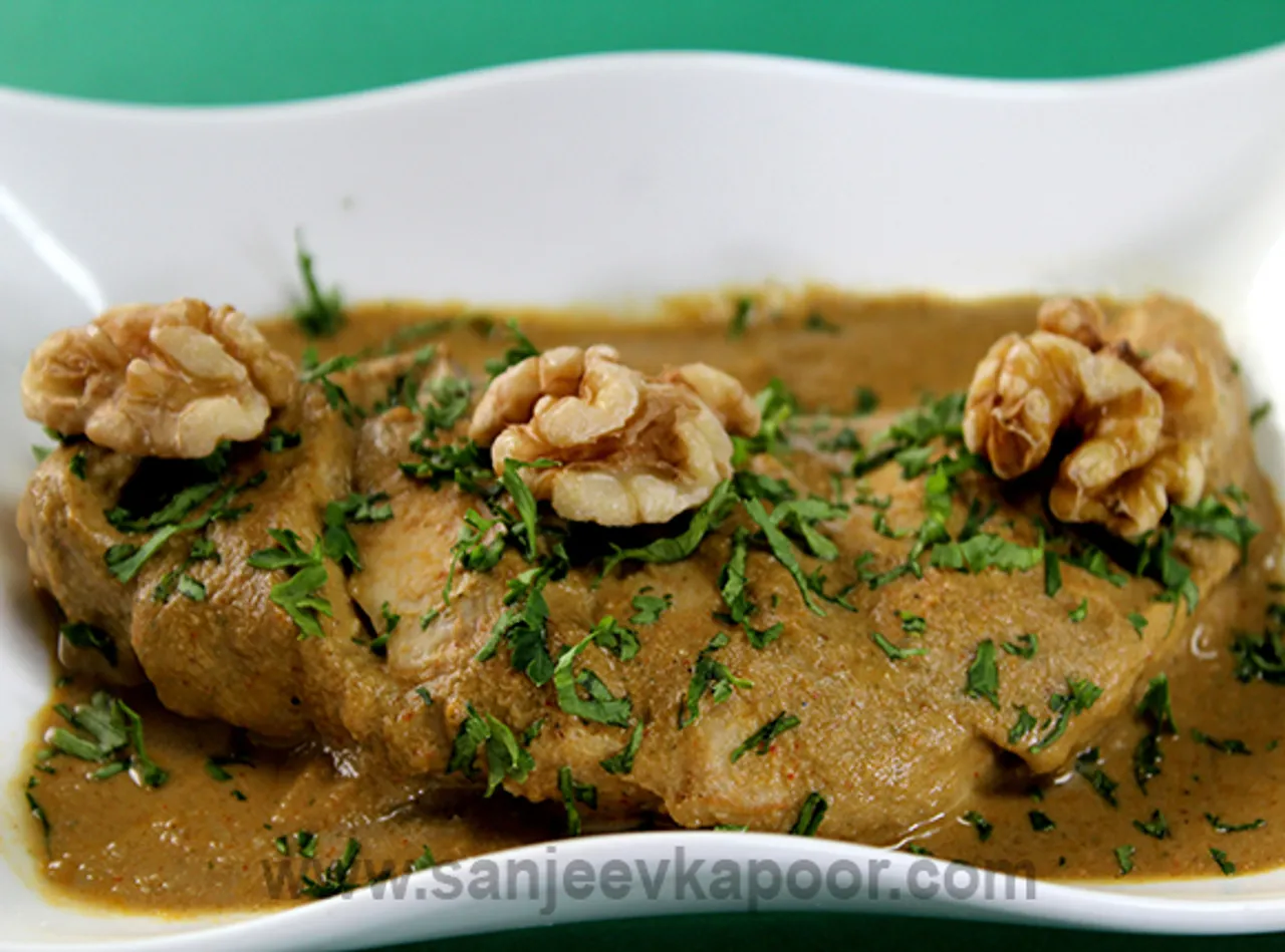 Chicken in Walnut Sauce