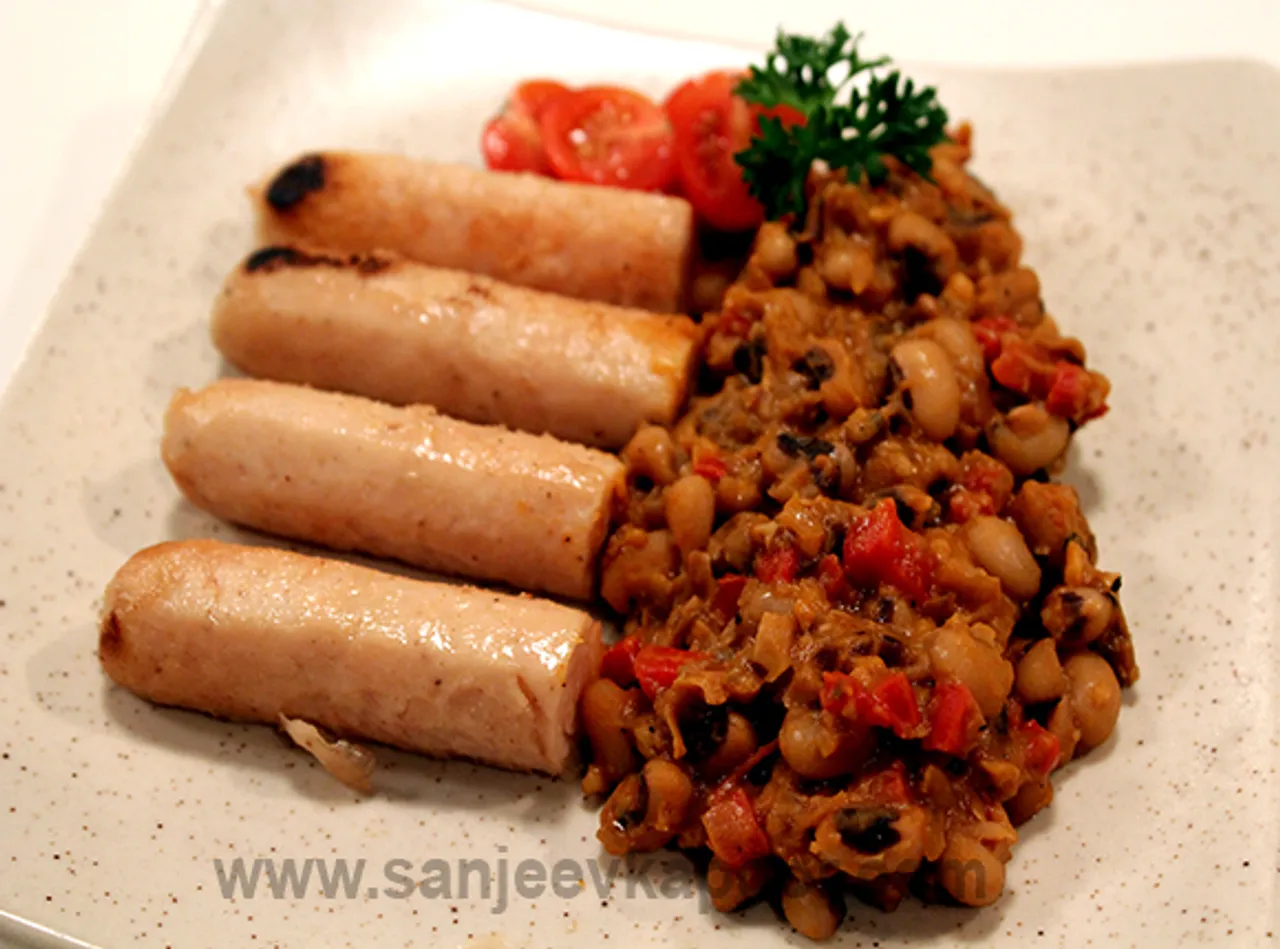 Beans Ragout with Grilled Sausages