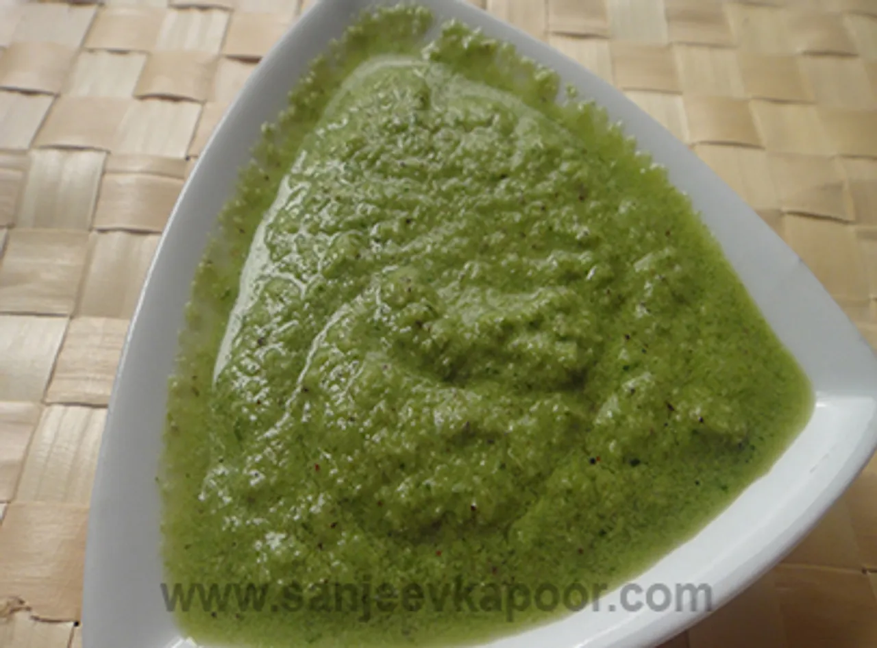 Nariyal aur Kachche Aam ki Chutney