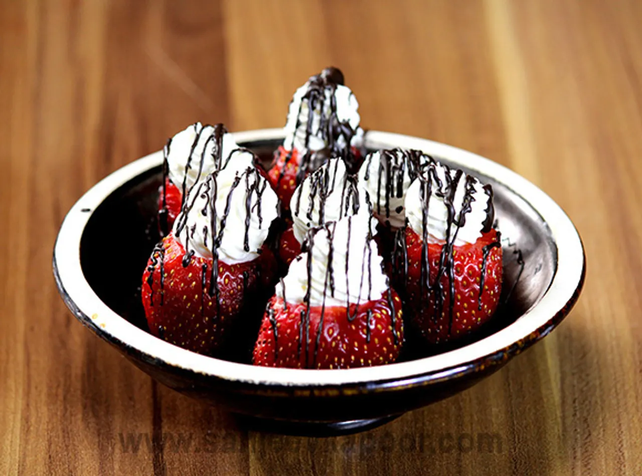  Cheesecake Stuffed Strawberries