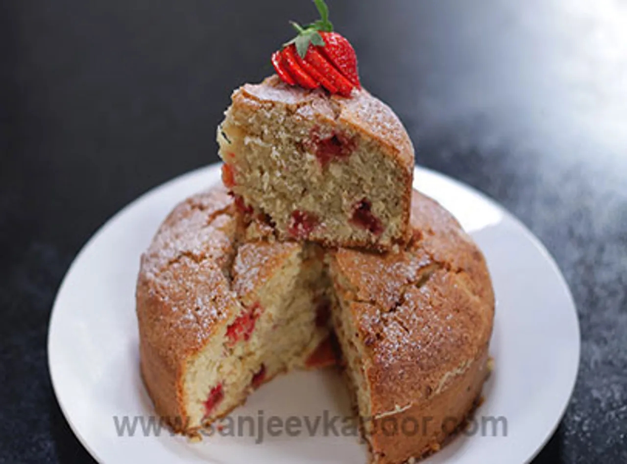 Strawberry Oats Cake