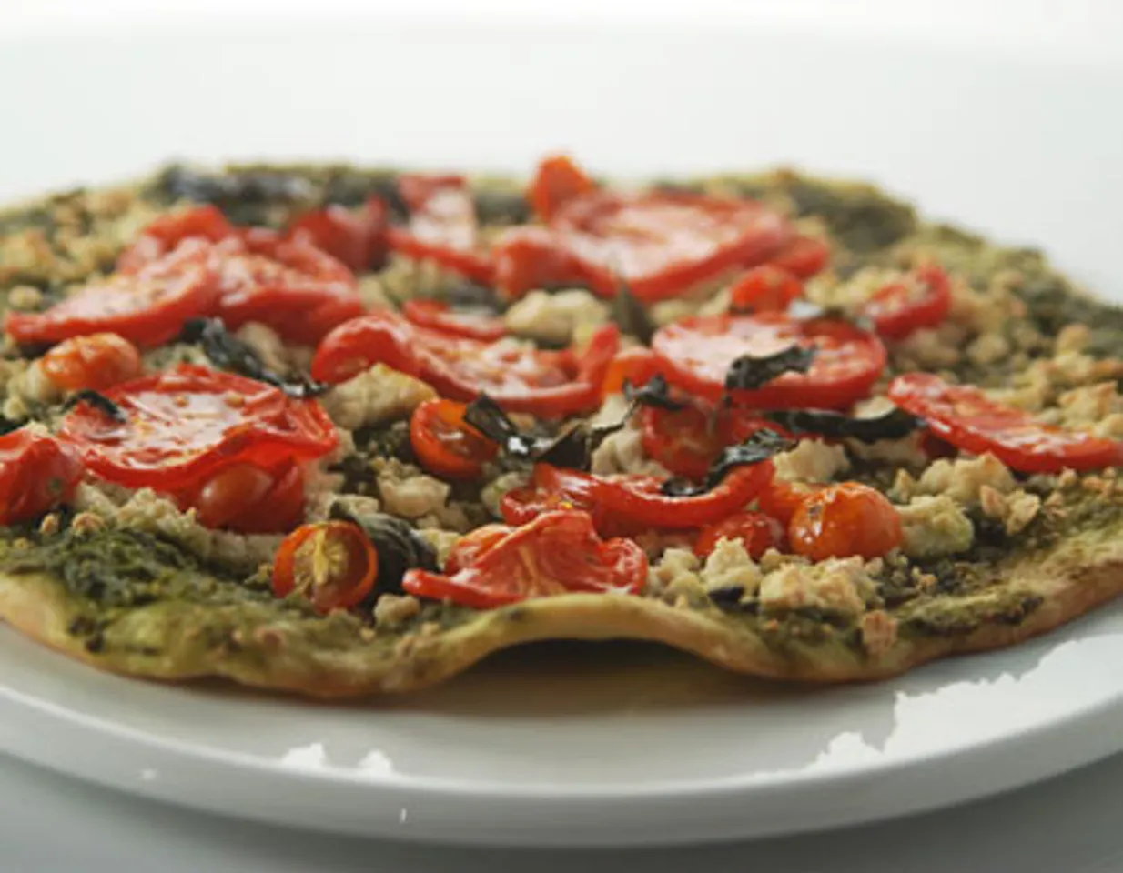 Pesto Pizza With Chenna And Tomatoes