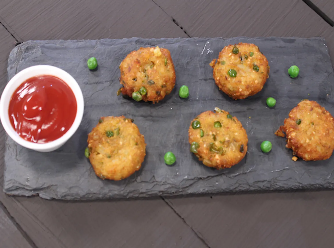 Poha Aloo Matar Tikki     