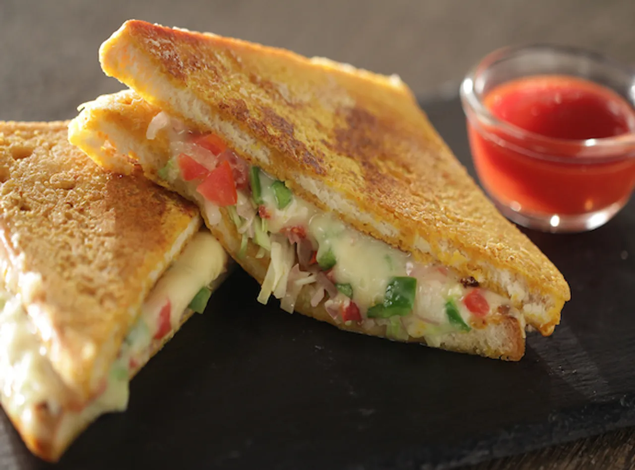 Cheesy Pakoda Sandwich 