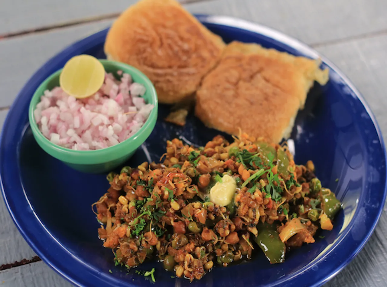 Sprouts Pav Bhaji 