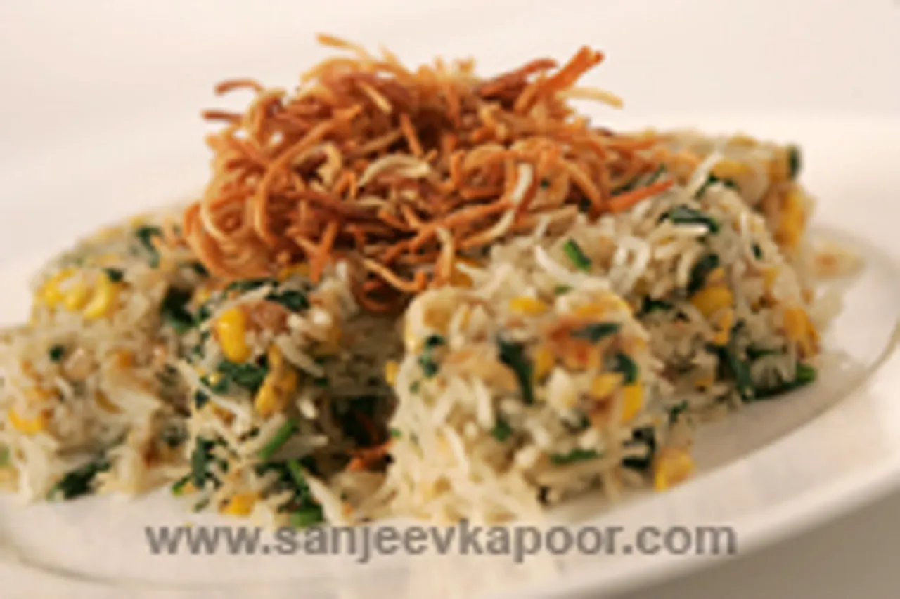 Palak And Pearl Rice With Crispy Noodles