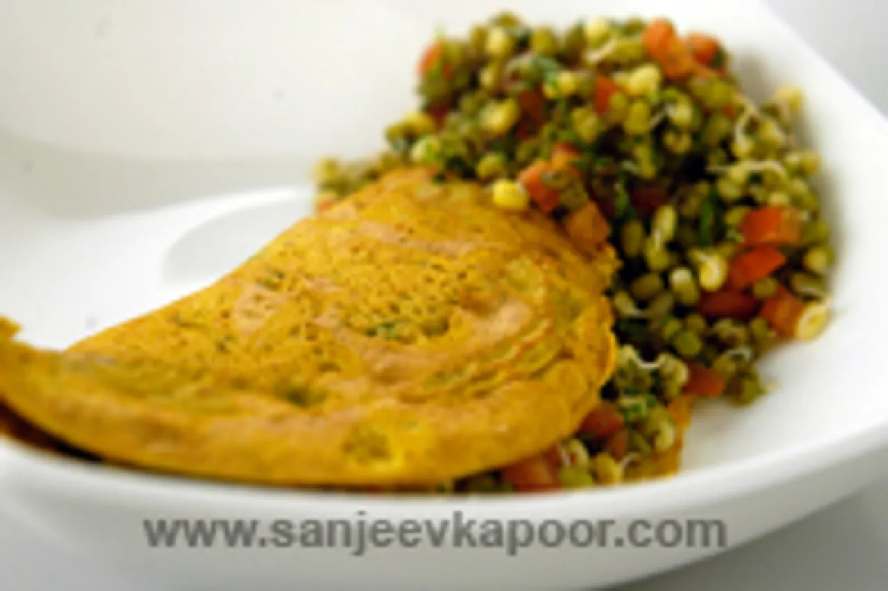 Besan Omelet With Sprout Filling