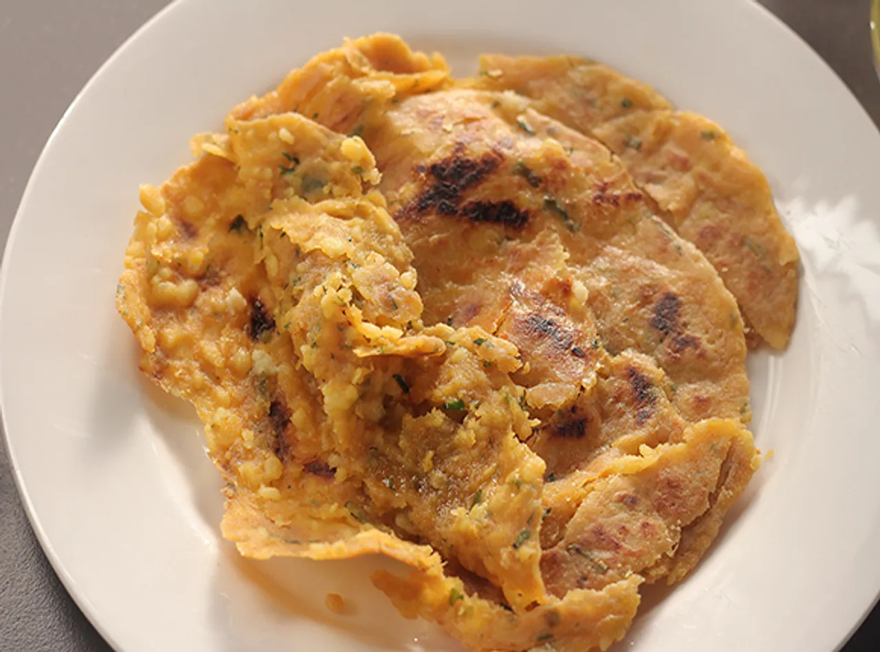 Chur Chur Moong Dal Parantha - SK Khazana