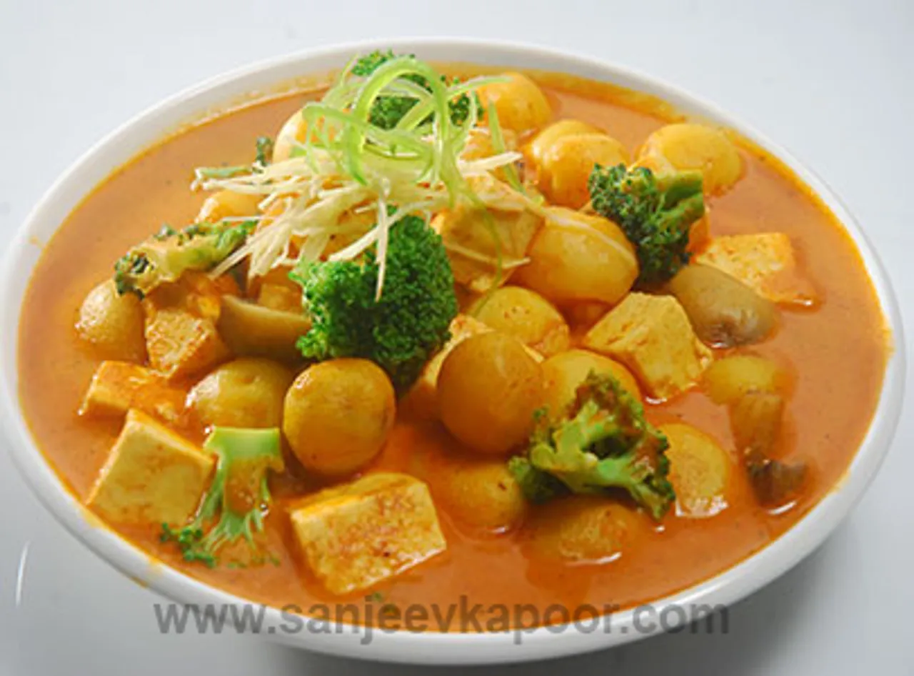 Aloo, Paneer and Broccoli Makhni