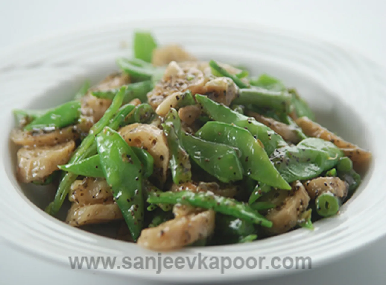 Stir Fry Lotus Root With Black Pepper