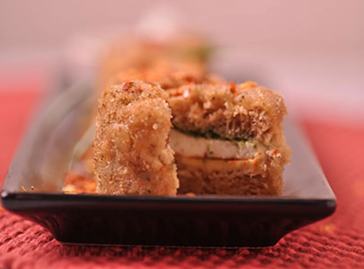 Bread Paneer Cheese Pakoda