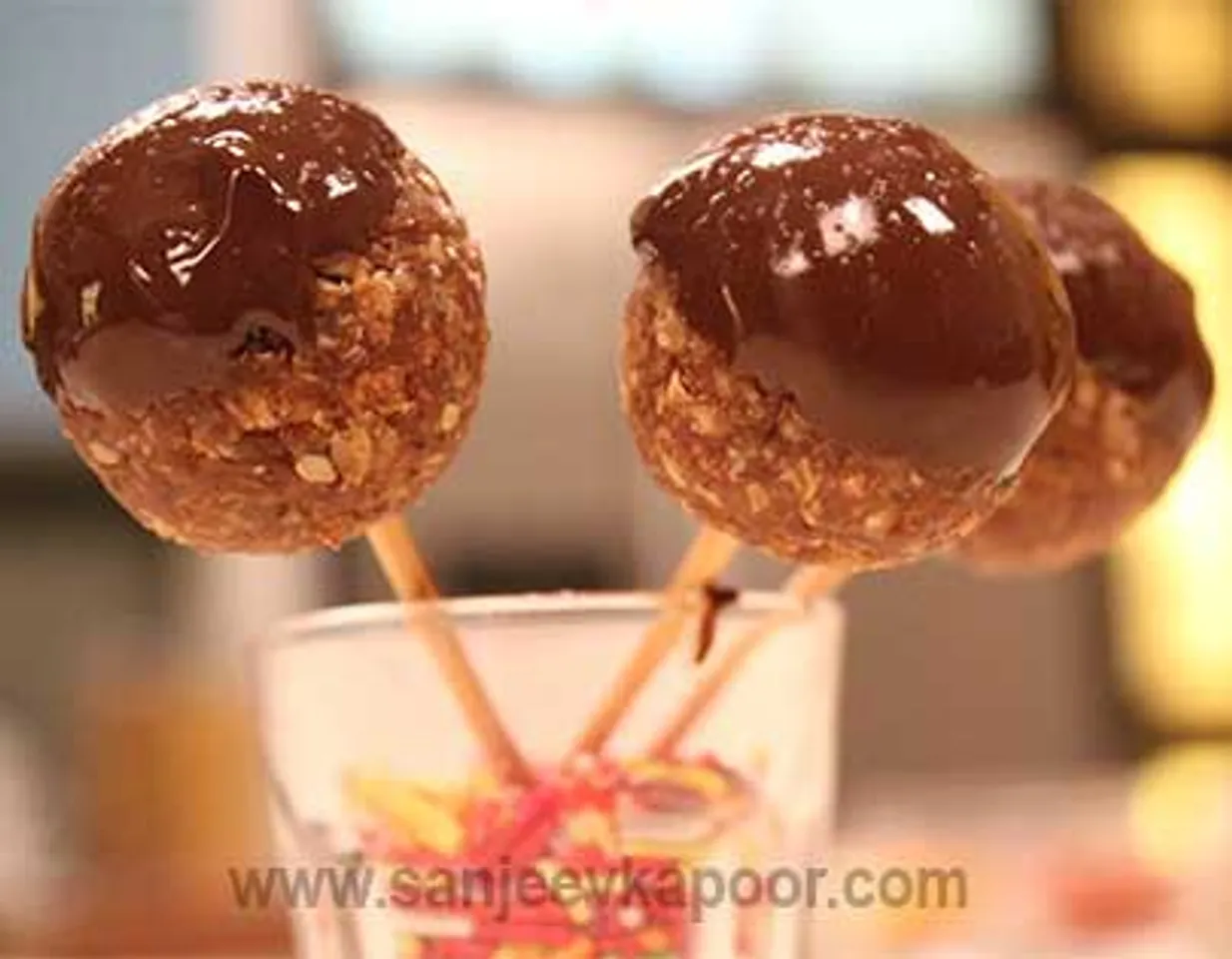 Oats and Date Lollipop