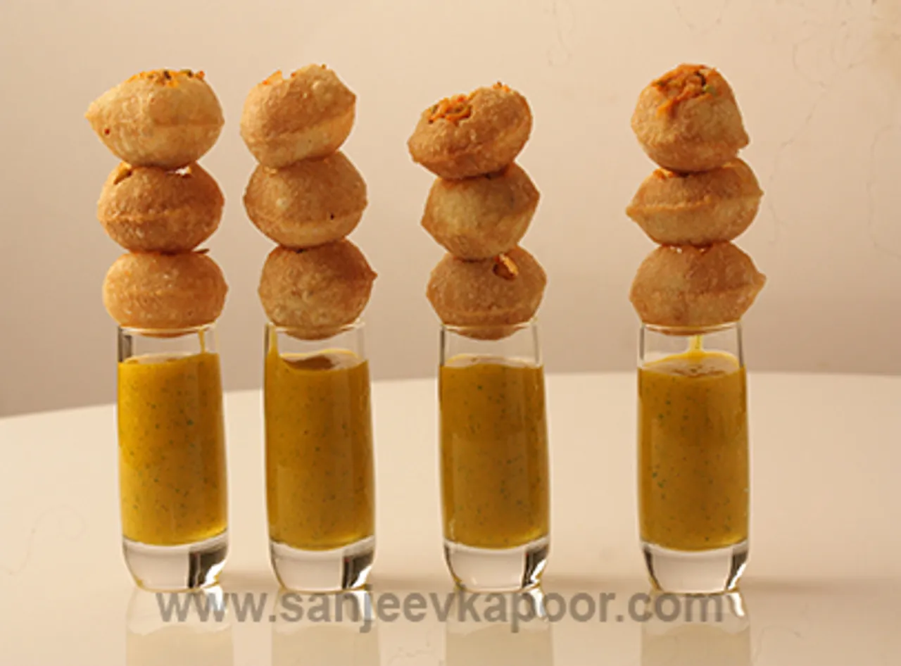 Pani Puri With Aamras