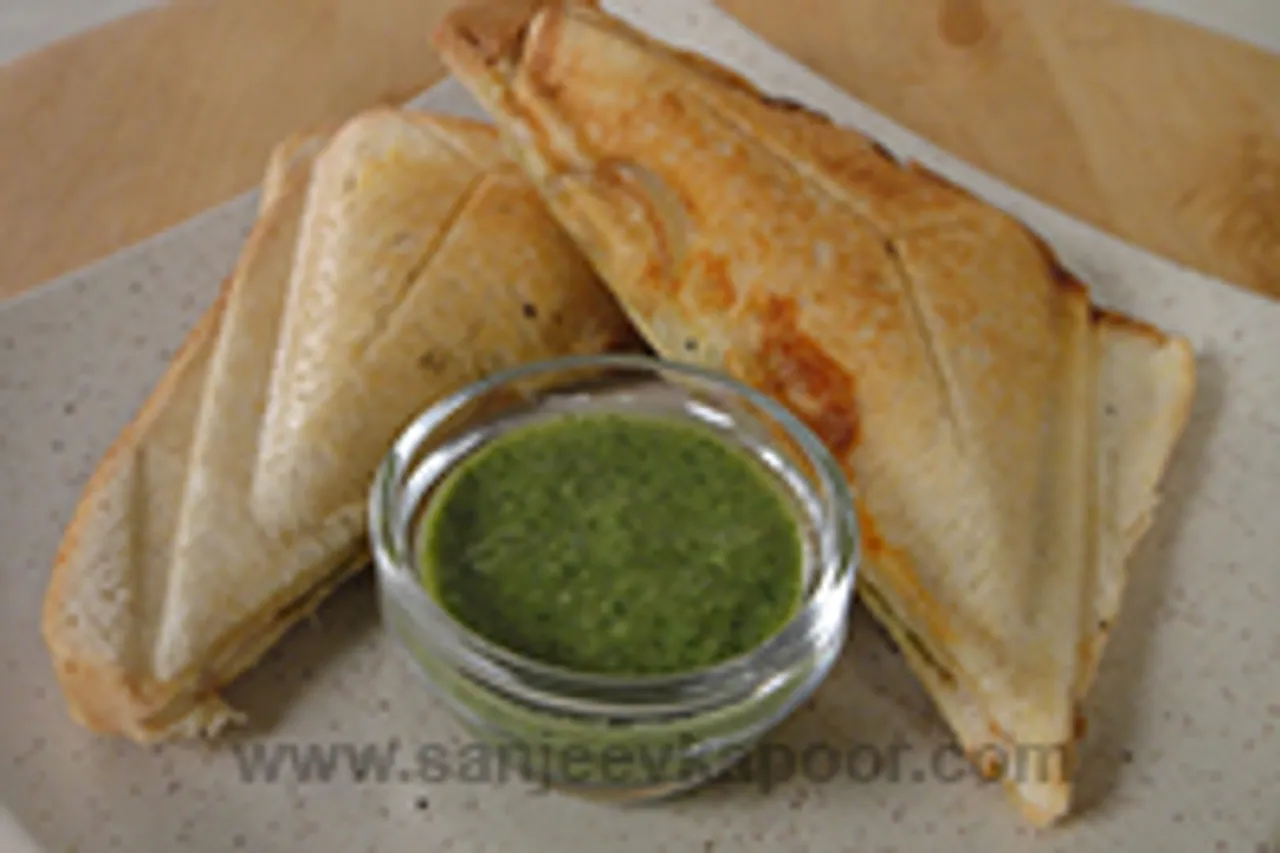 Aloo Pyaaz Cheese Grilled Sandwich