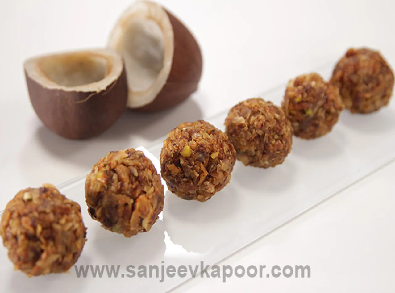 Roasted Coconut Laddoos