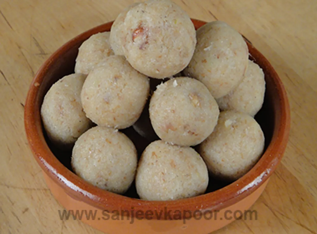 Instant Coconut Laddoo