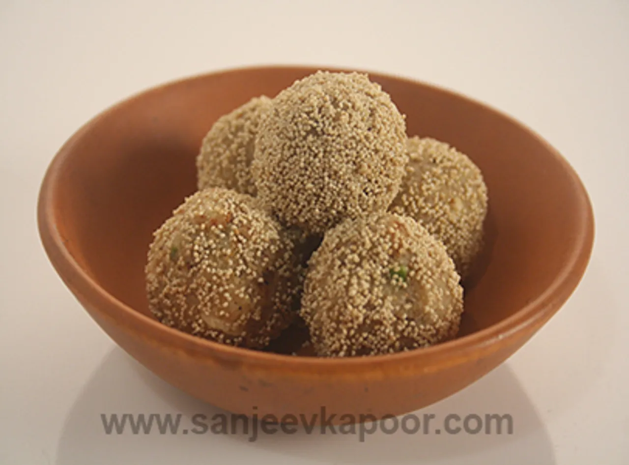 Churme Meve Ke Laddoo