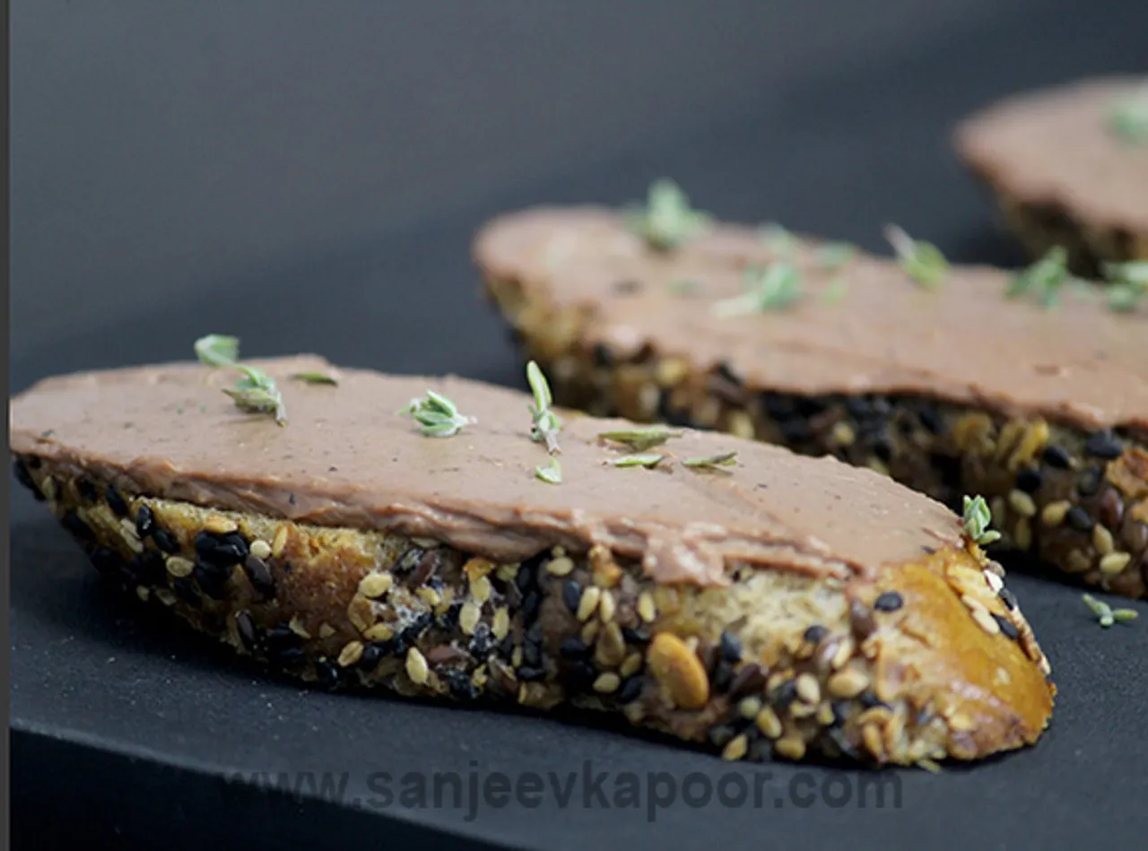 Chicken Liver Pate with Garlic Toasts