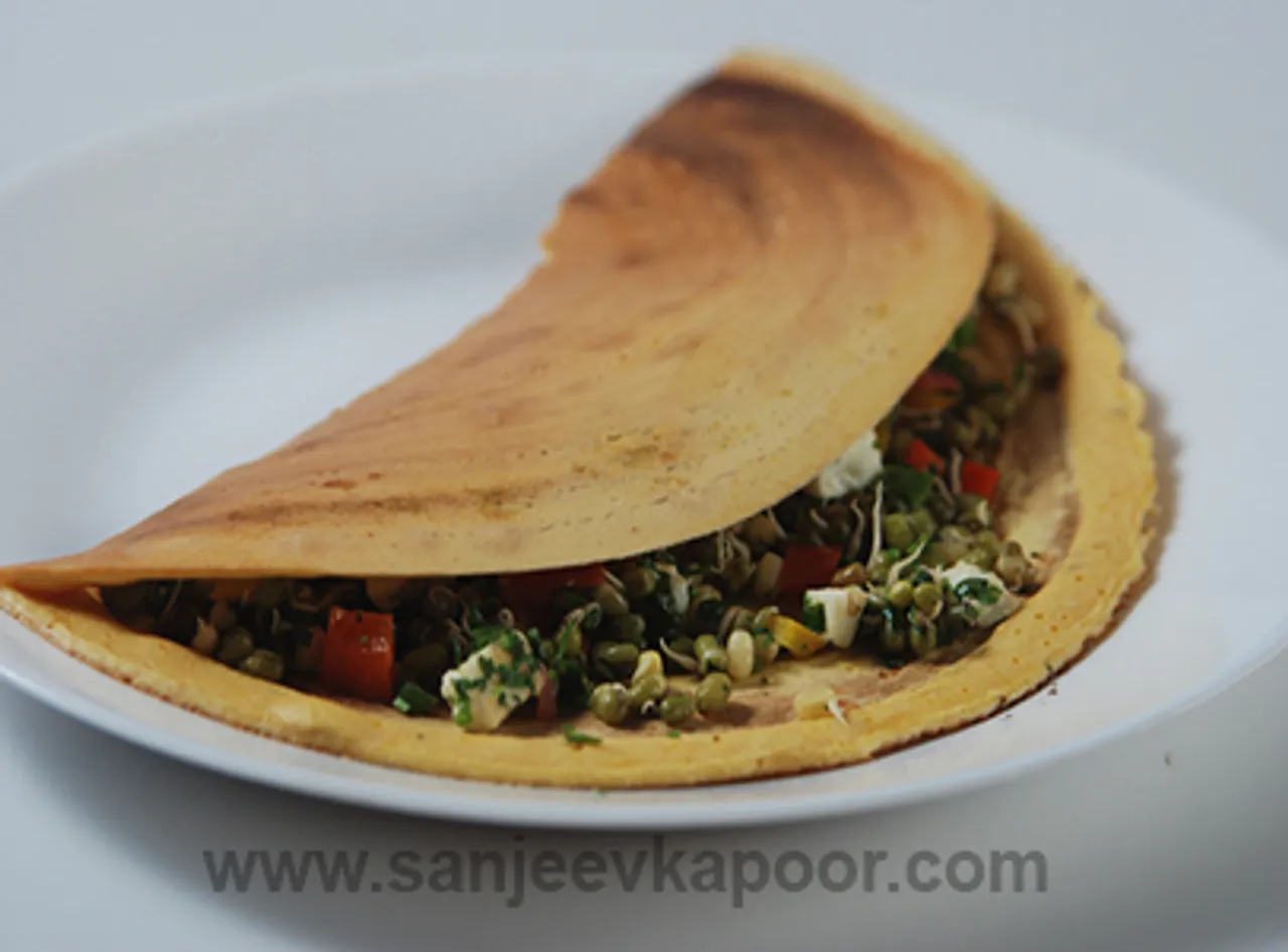 Besan Pancake With Sprouts And Paneer