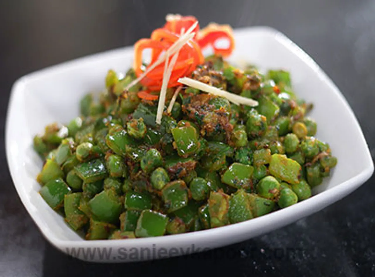 Green Peas and Capsicum Stir Fry